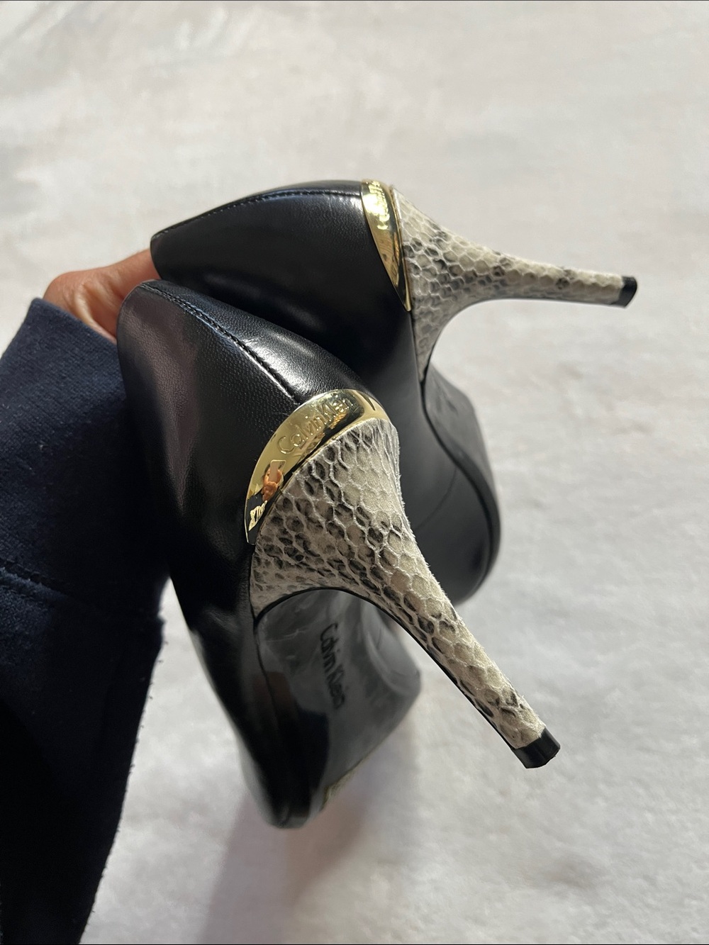 Calvin Klein size 7 Stiletto Pumps w/ Textured Snake pattern heel - Picture 5 of 11